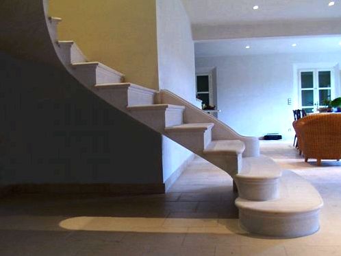 Magnificnet exemple of a staircase in stone handmade by the stone mason of the Bidal workshop in Vaucluse